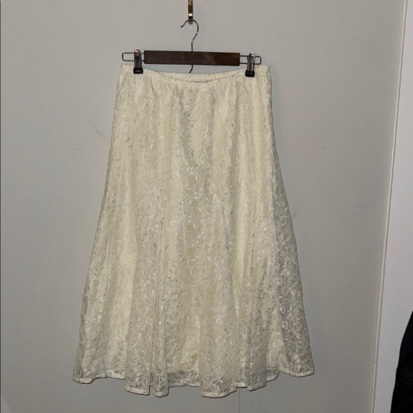 Dresses & Skirts - Vintage Lace Skirt
